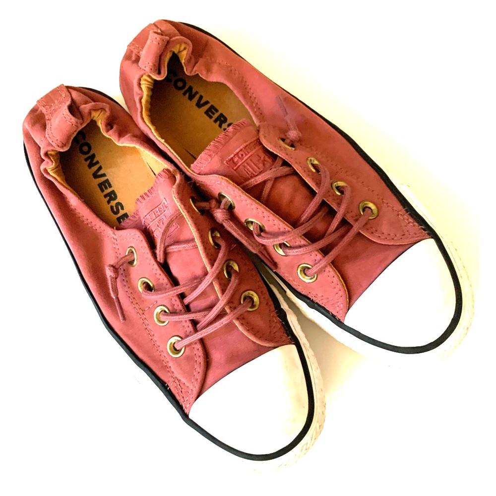 Maroon Converse size 7 (women’s)